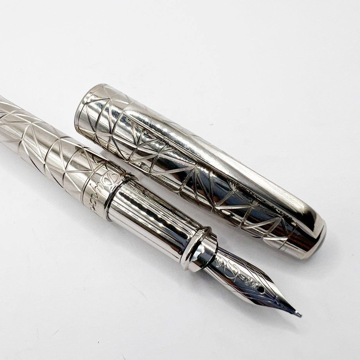 S.T. Dupont Olympio  Graphic Fountain Pen -  Medium 18kt Gold Nib