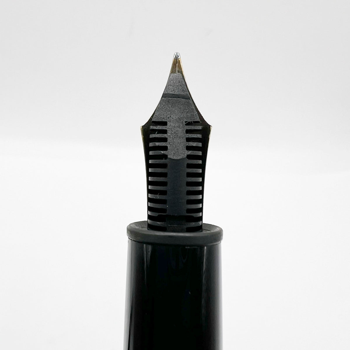 Montblanc Meisterstuck Black Resin #146 LeGrand Fountain Pen -  Medium 14kt Gold Nib