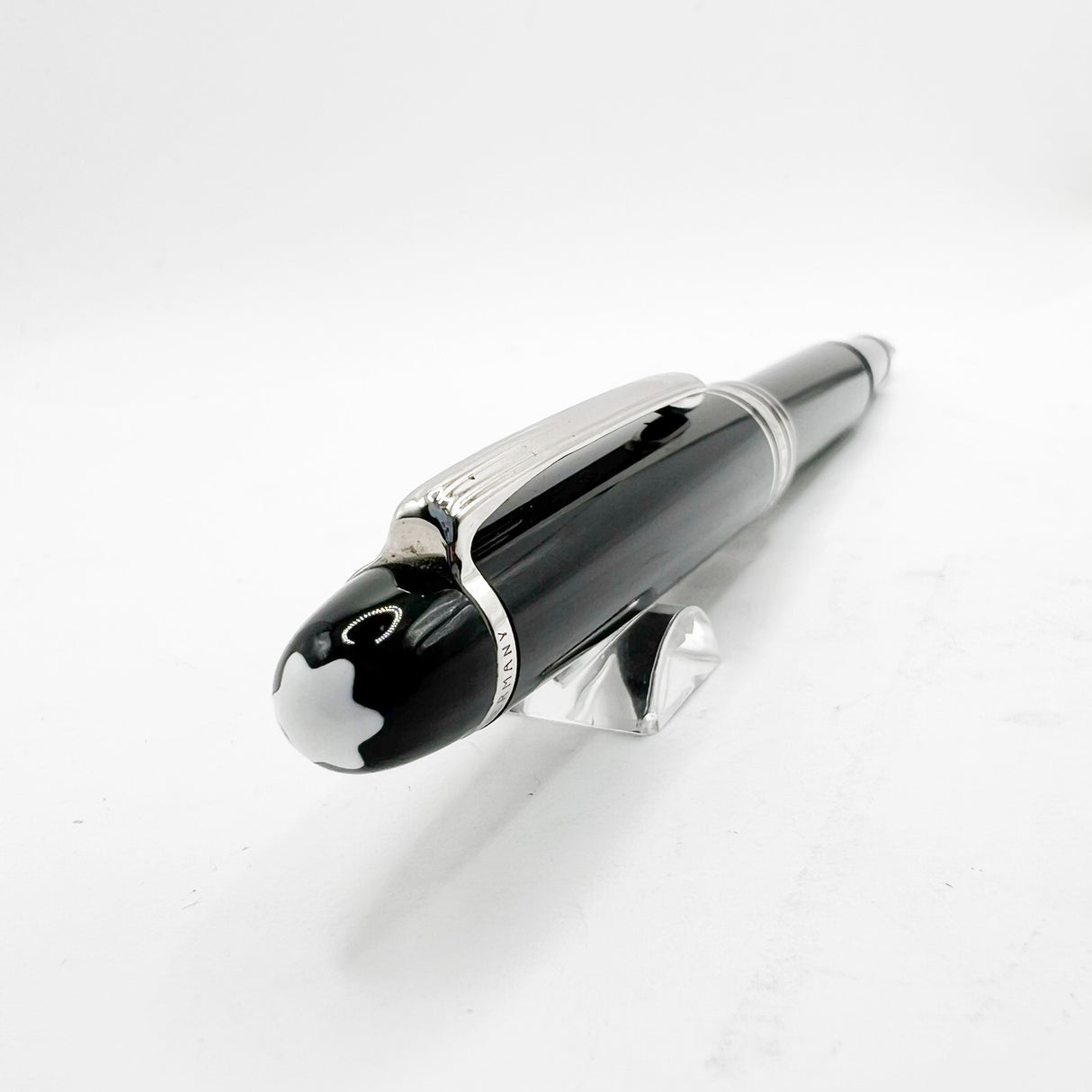 Montblanc Meisterstuck Black Resin #145 Classique Platinum-Plated Trim Fountain  Pen - Medium  14kt Kt Gold Nib