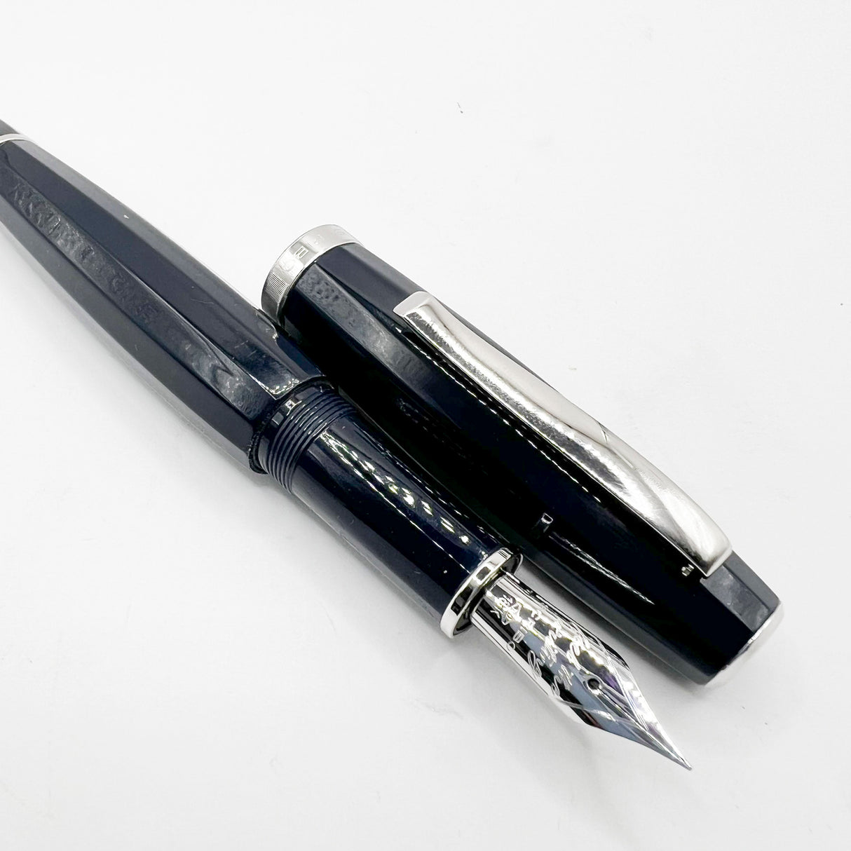 Scribo  (Bologna) "Feel" Navy Blue Faceted Fountain Pen  -   Fine 18Kt Gold Nib