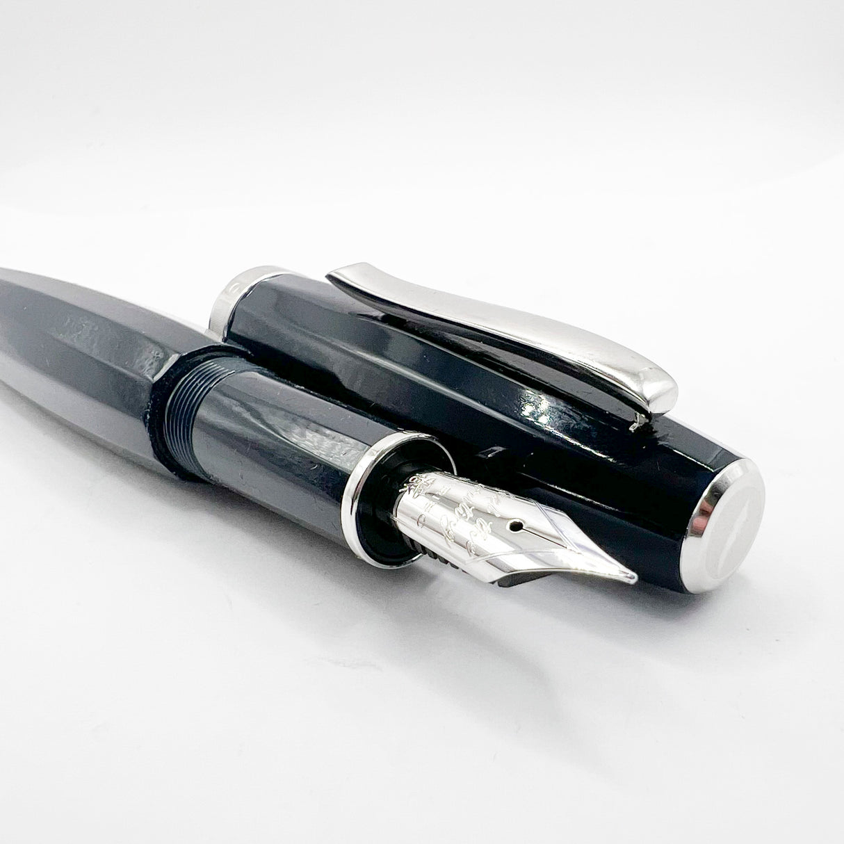 Scribo  (Bologna) "Feel" Navy Blue Faceted Fountain Pen  -   Fine 18Kt Gold Nib