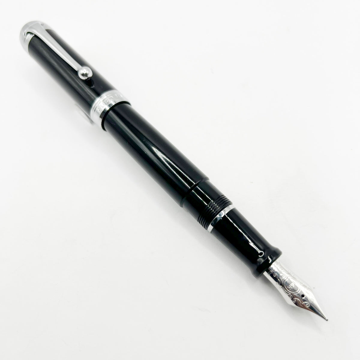 Aurora Black Talentum Fountain Pen - Medium 14 Kt Gold Nib