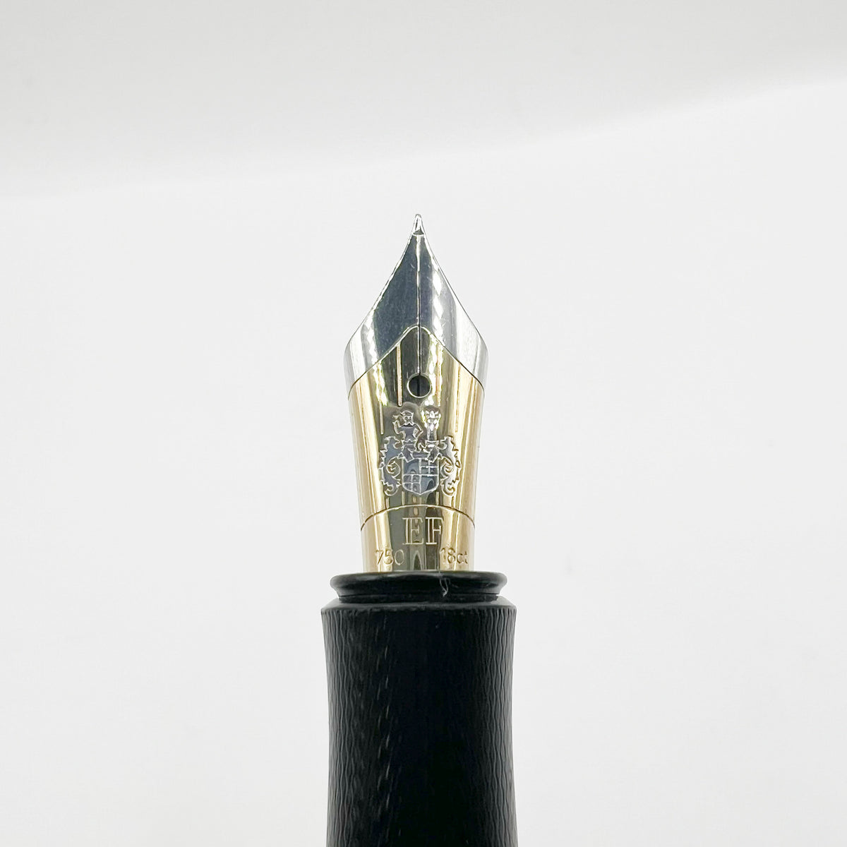 Graf von Faber Castell Platinum-Plated Classic Fountain Pen - Extra Fine 18kt Gold Nib