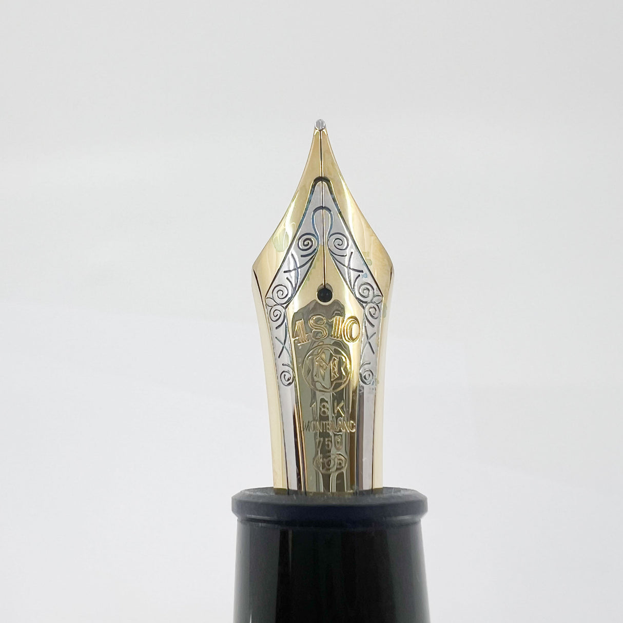 Montblanc Ernest Hemingway Writers Series Limited Edition Fountain Pen  - Medium 18kt Gold Nib