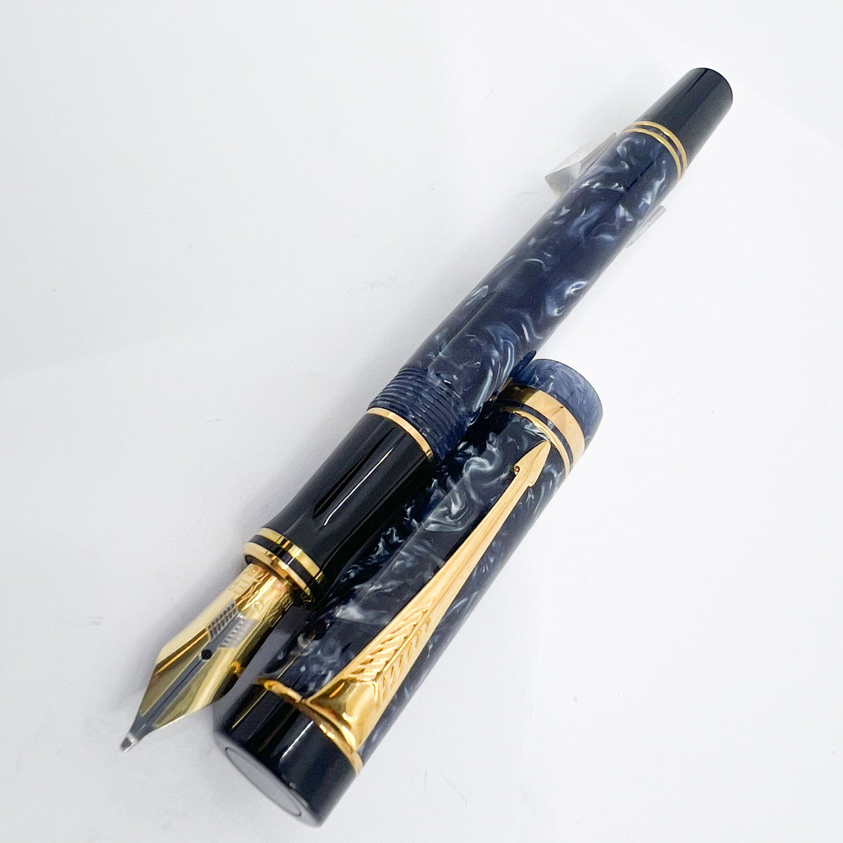 Parker International Duofold Blue Marble Fountain Pen - Broad 18kt Gold Nib
