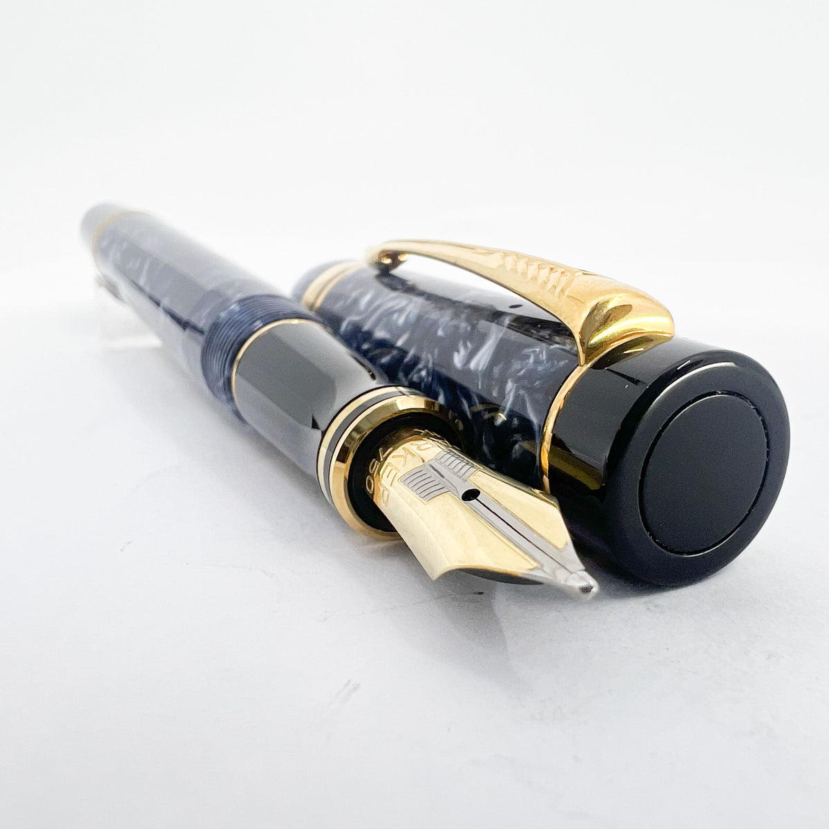 Parker International Duofold Blue Marble Fountain Pen - Broad 18kt Gold Nib