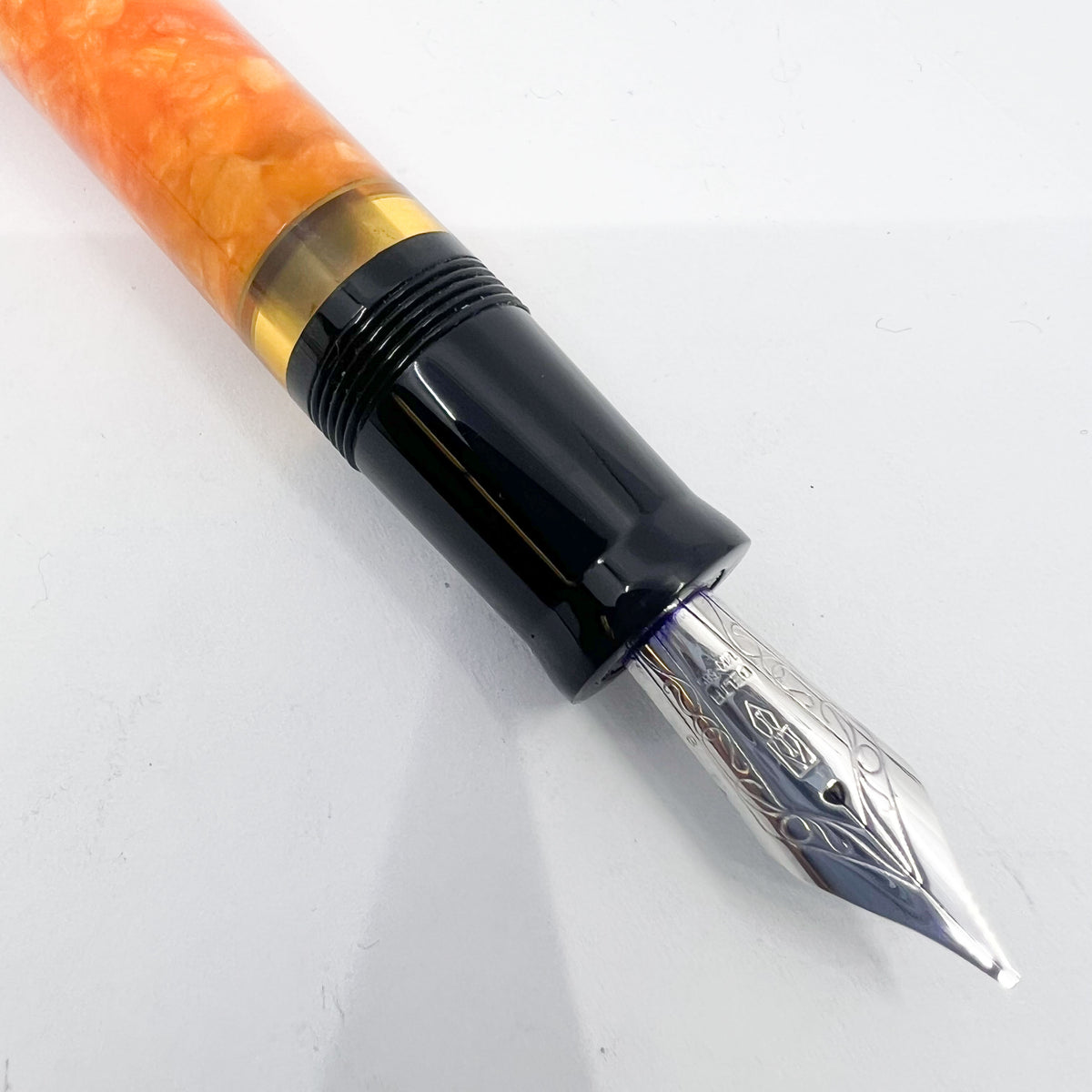 Delta  DolceVita Mid-Size, Piston Fill .925 Sterling Silver Trim Fountain Pen -  Broad 14kt Gold Nib