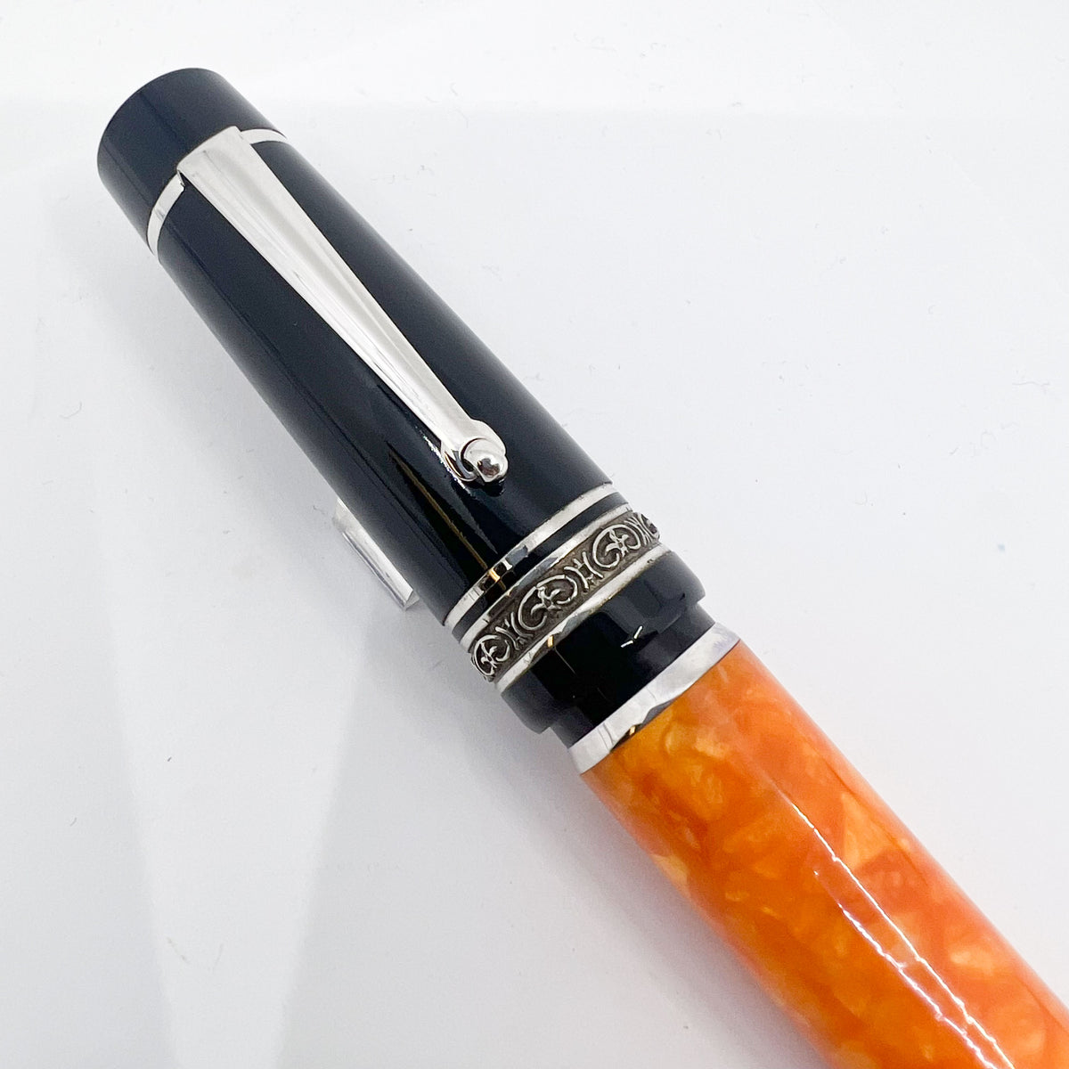 Delta  DolceVita Mid-Size, Piston Fill .925 Sterling Silver Trim Fountain Pen -  Broad 14kt Gold Nib