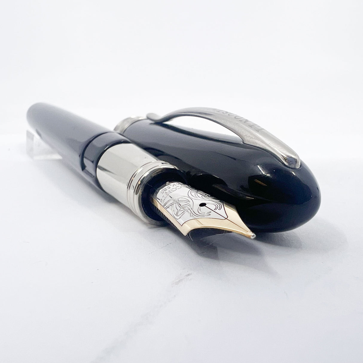Visconti Early Van Gogh Maxi Black Fountain Pen - Large Fine 14kt Gold Nib