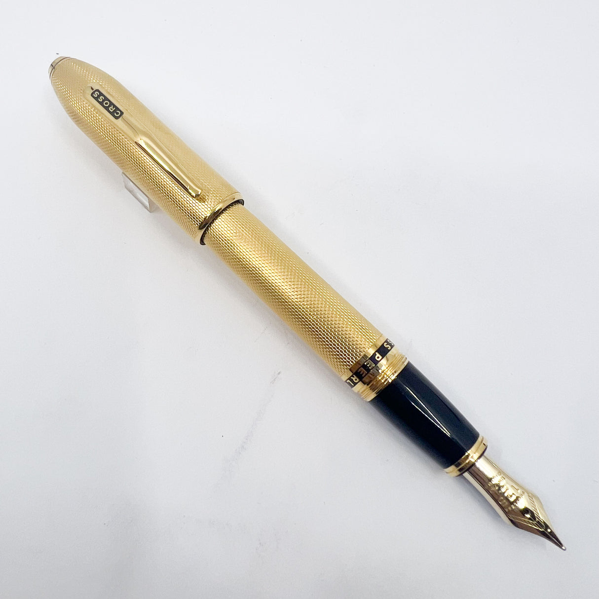 Cross Peerless 125 Gold-Plated Barleycorn Fountain Pen - Broad 18kt Gold Nib(Writes Medium)