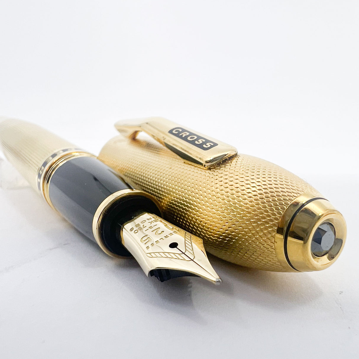 Cross Peerless 125 Gold-Plated Barleycorn Fountain Pen - Broad 18kt Gold Nib(Writes Medium)