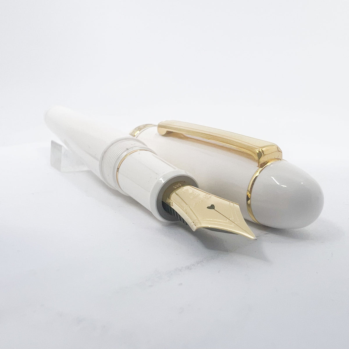 Platinum #3776 Chenonceau White GT Fountain Pen - Fine 14kt Gold Nib