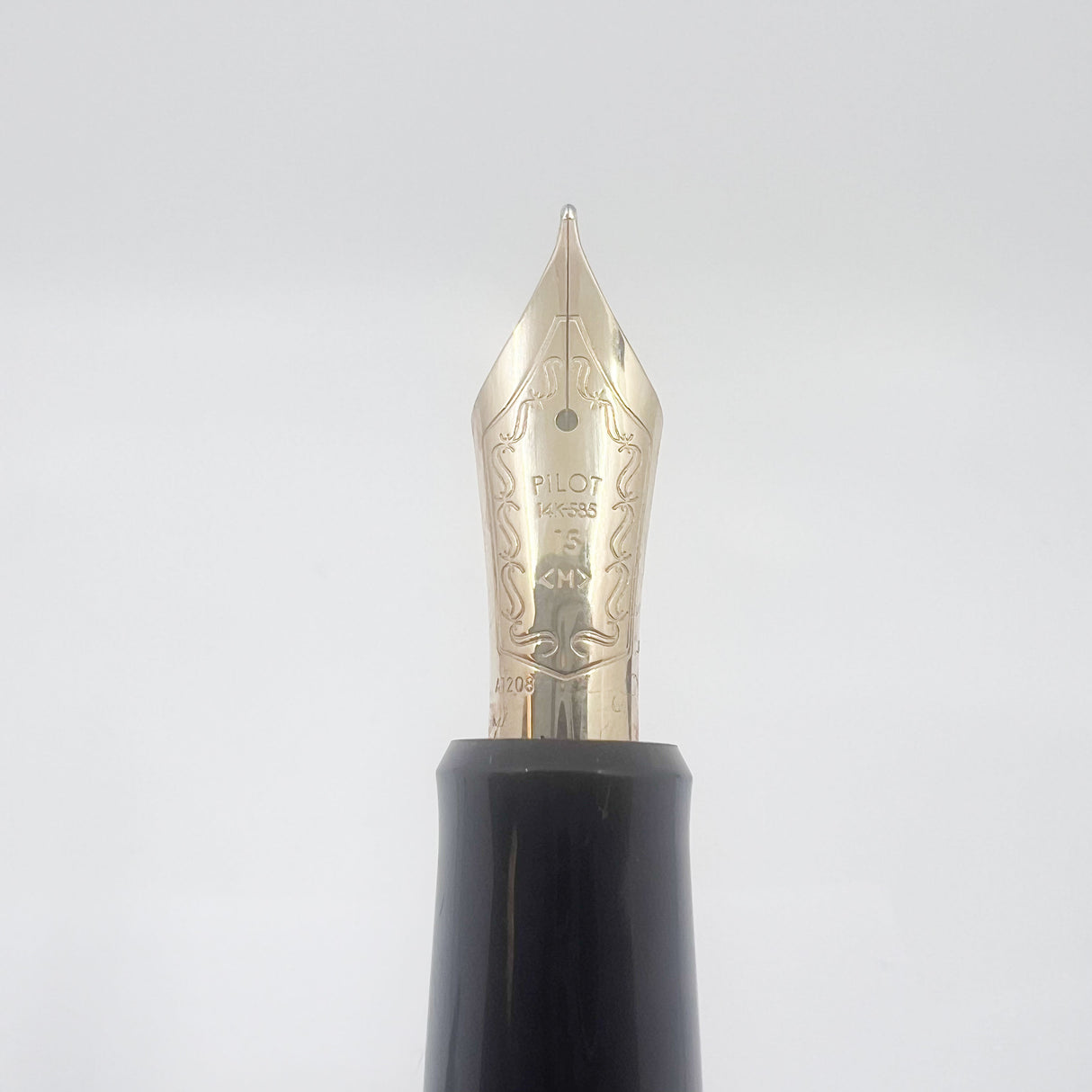 Pilot Custom 823 Clear Amber Piston Fill Fountain Pen - Medium 14Kt Gold Nib