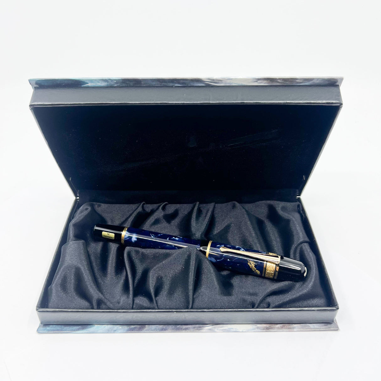 Montblanc Edgar Allan Poe Writer's Limited Edition Fountain Pen - Medium 18kt Gold Nib