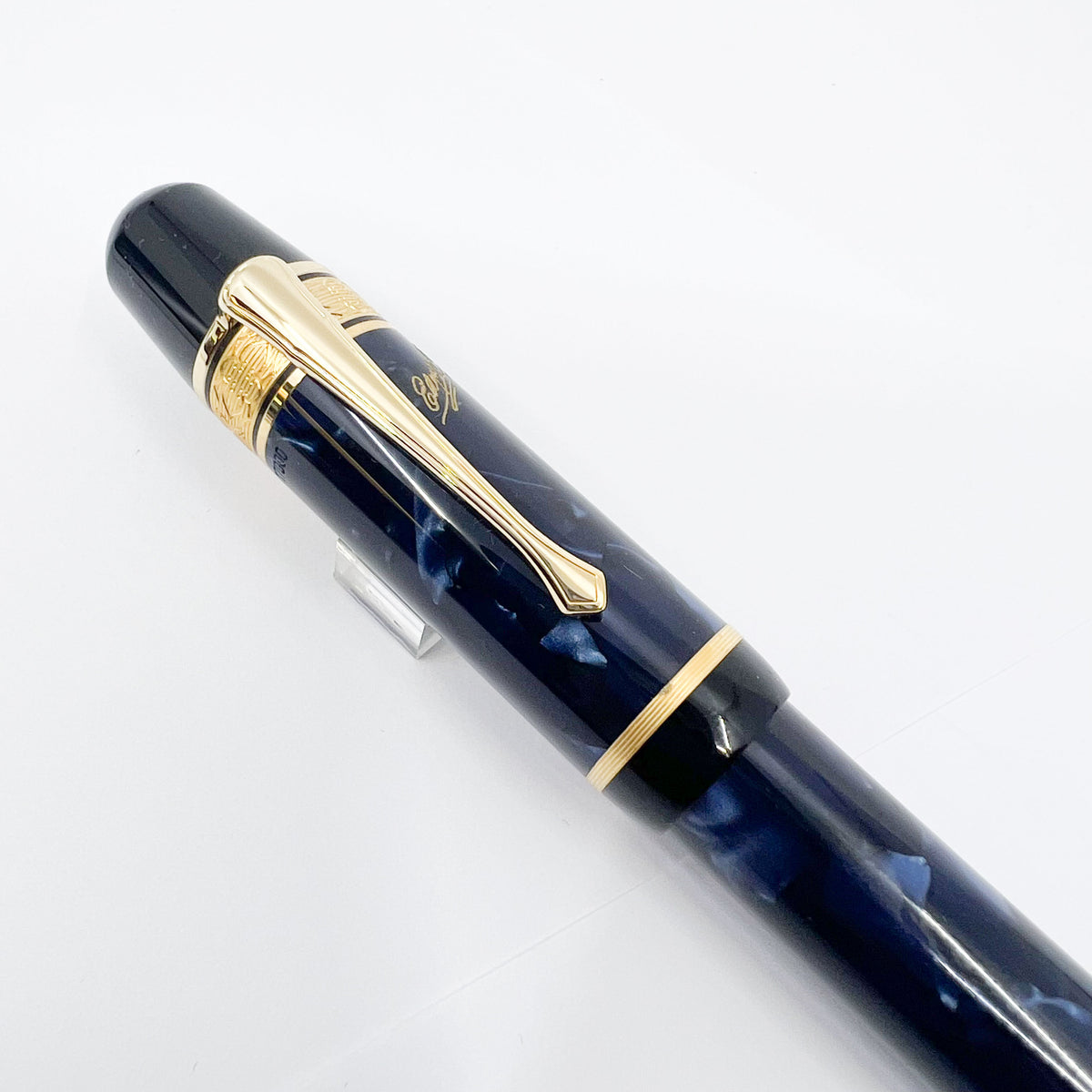 Montblanc Edgar Allan Poe Writer's Limited Edition Fountain Pen - Medium 18kt Gold Nib