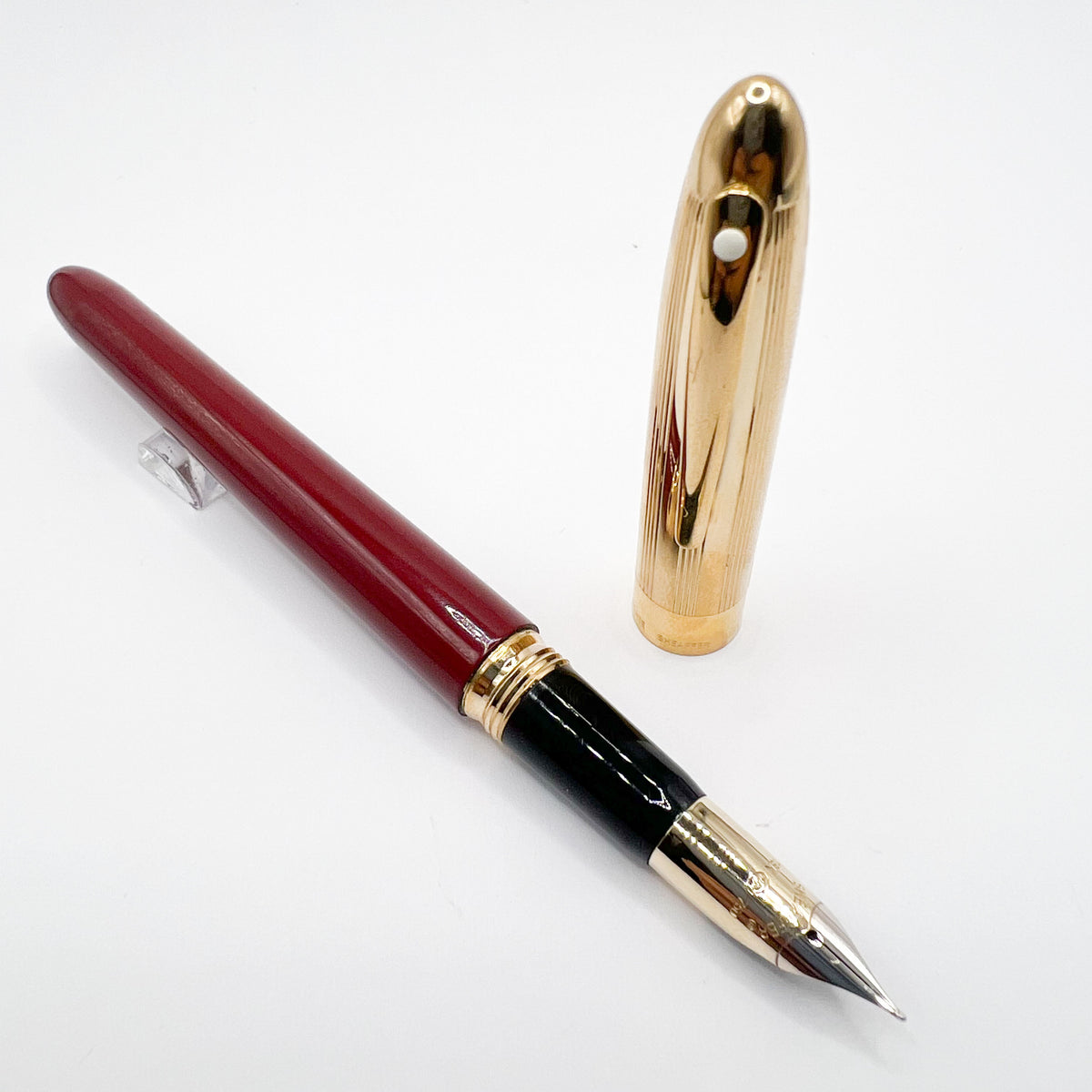 Sheaffer Crest Fountain Pen - Gold-Plated Cap - Burgundy Barrel - Fine 18kt Gold Nib (Circa 1990s)