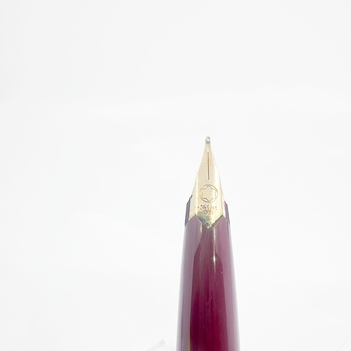Montblanc Classic Style Bordeaux Resin Fountain Pen - Medium 14kt Gold Nib