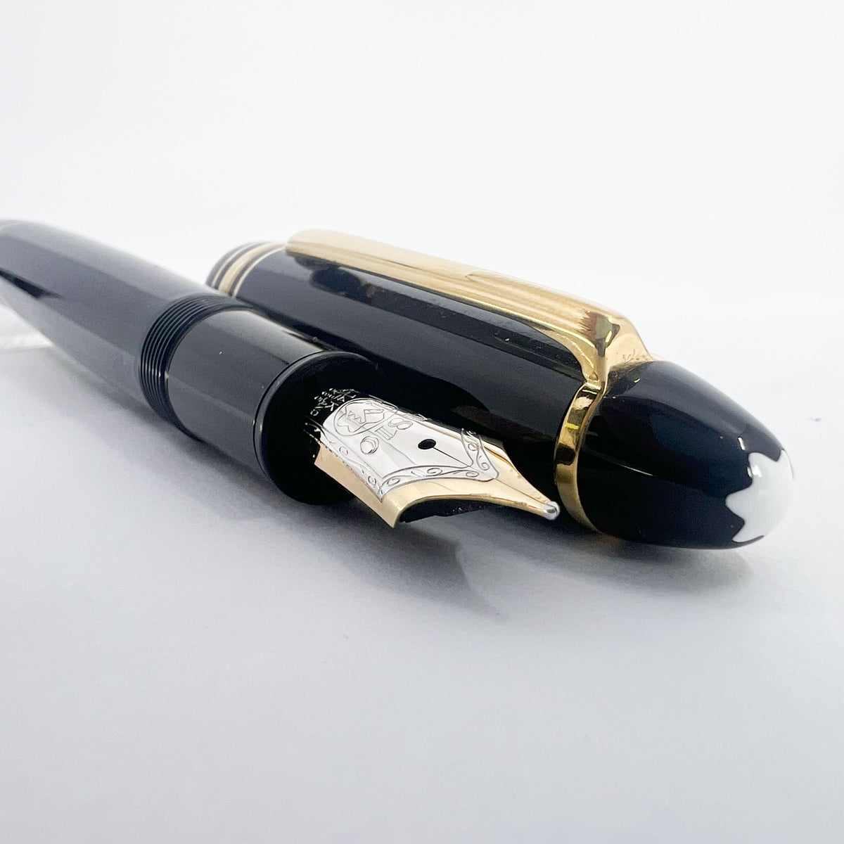 Montblanc Meisterstuck Black Resin #146 LeGrand Fountain Pen  - Fine 14kt  Gold Nib