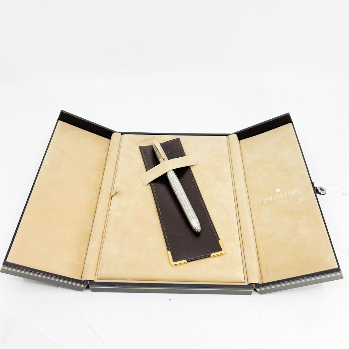 Sheaffer Sterling Silver "Top-of-the Line" Crest Fountain Pen  - Fine 18kt Gold Nib (Circa 1990s)