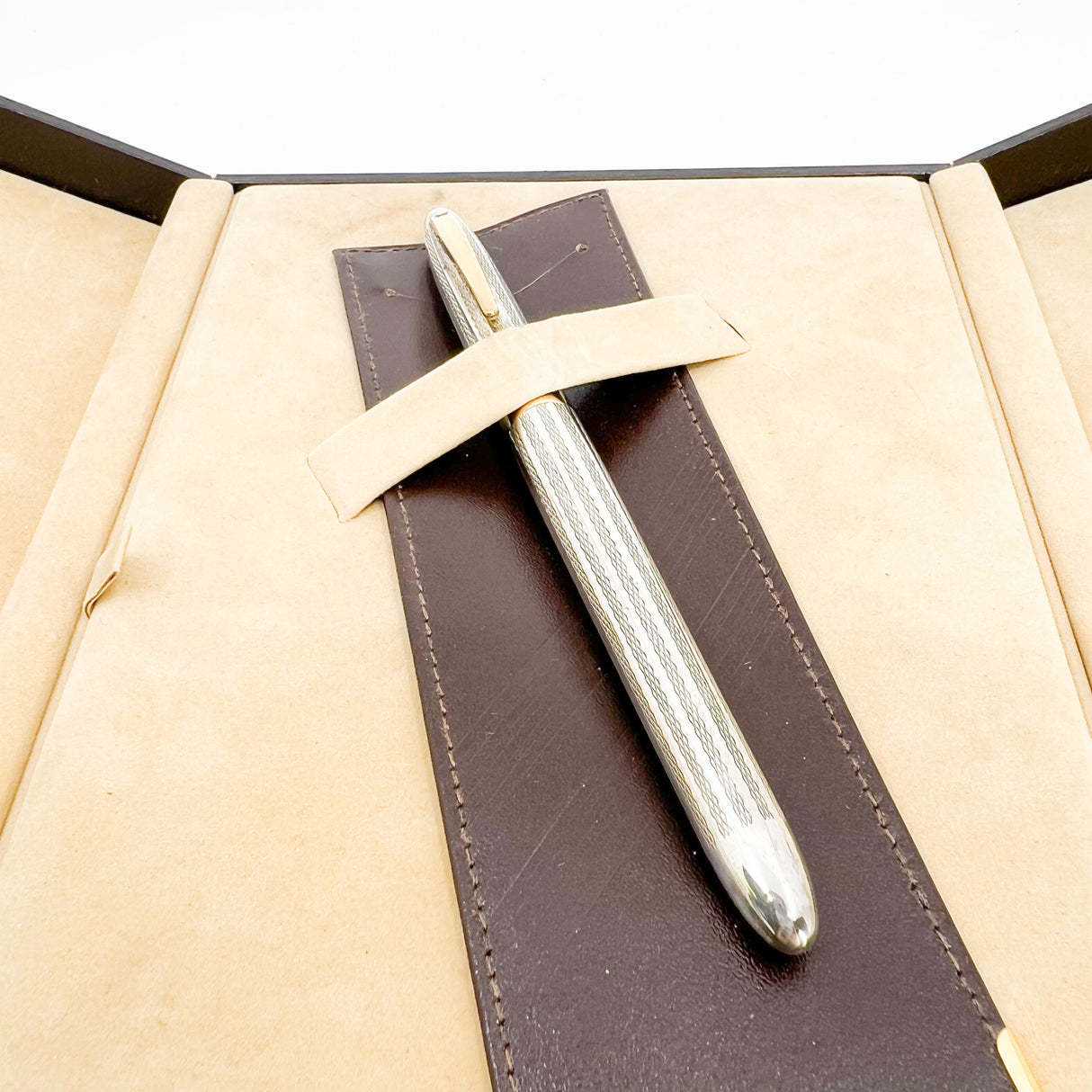 Sheaffer Sterling Silver "Top-of-the Line" Crest Fountain Pen  - Fine 18kt Gold Nib (Circa 1990s)