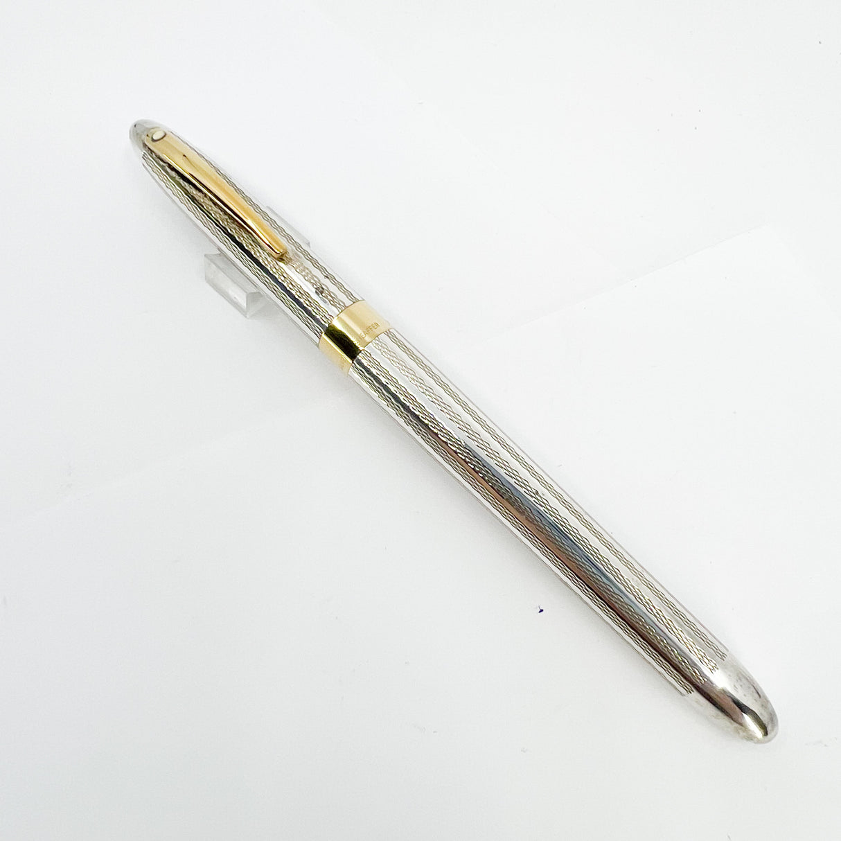 Sheaffer Sterling Silver "Top-of-the Line" Crest Fountain Pen  - Fine 18kt Gold Nib (Circa 1990s)