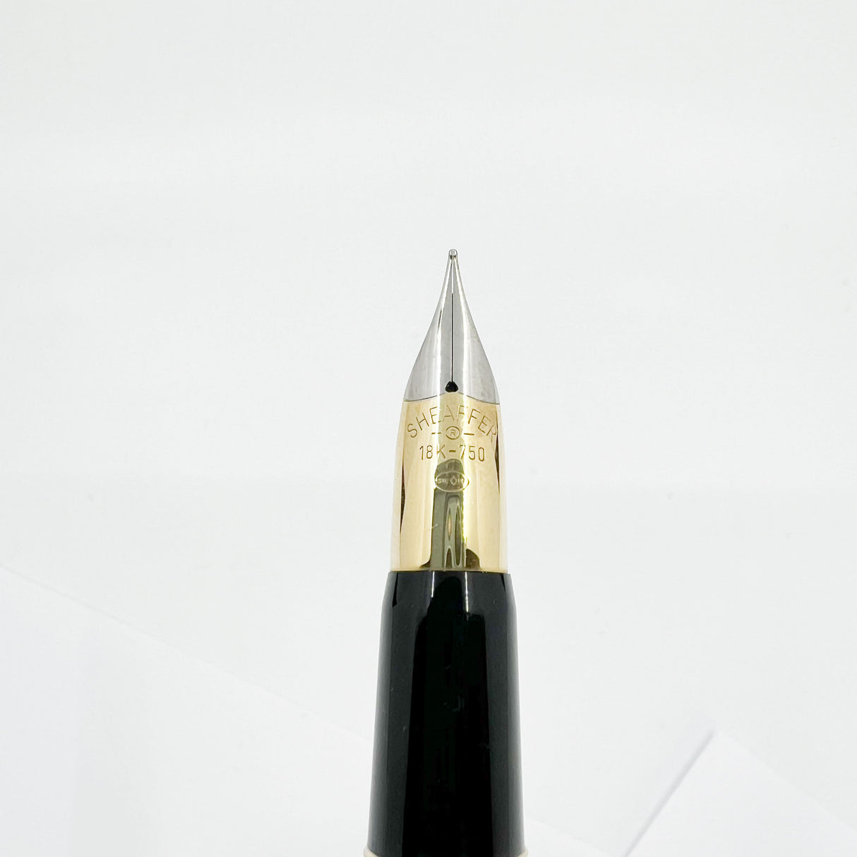 Sheaffer Sterling Silver "Top-of-the Line" Crest Fountain Pen  - Fine 18kt Gold Nib (Circa 1990s)