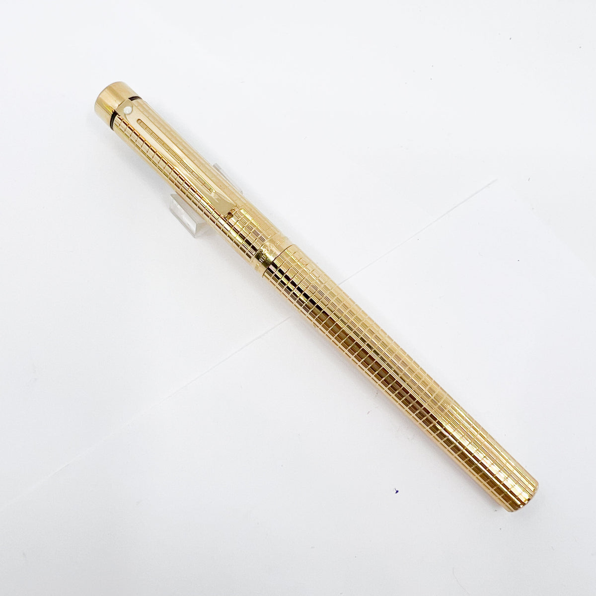 Sheaffer Full-Size Targa Elegant Gold-Plated Cross Hatch Fountain Pen - Medium 14kt Gold Nib
