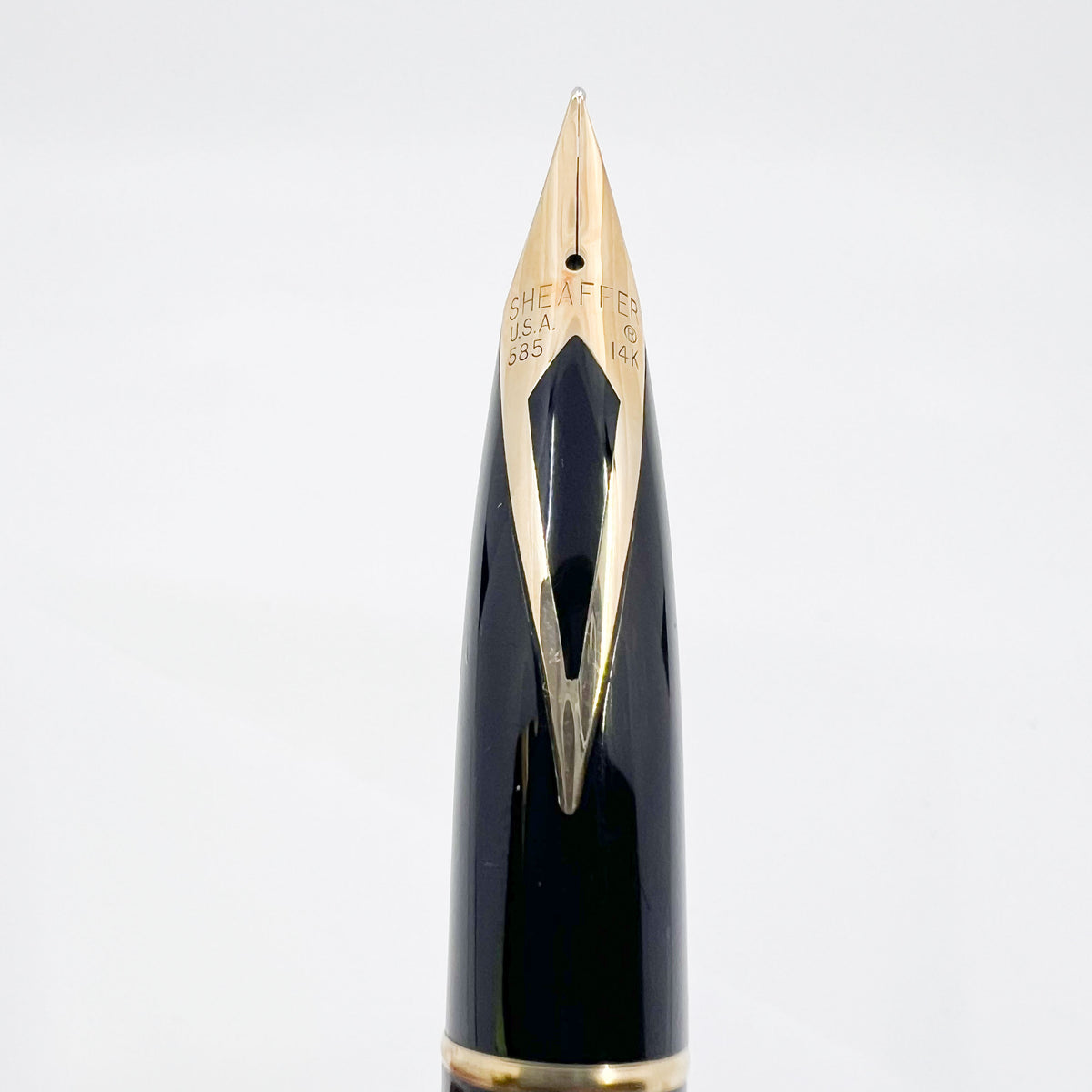 Sheaffer Full-Size Targa Elegant Gold-Plated Cross Hatch Fountain Pen - Medium 14kt Gold Nib