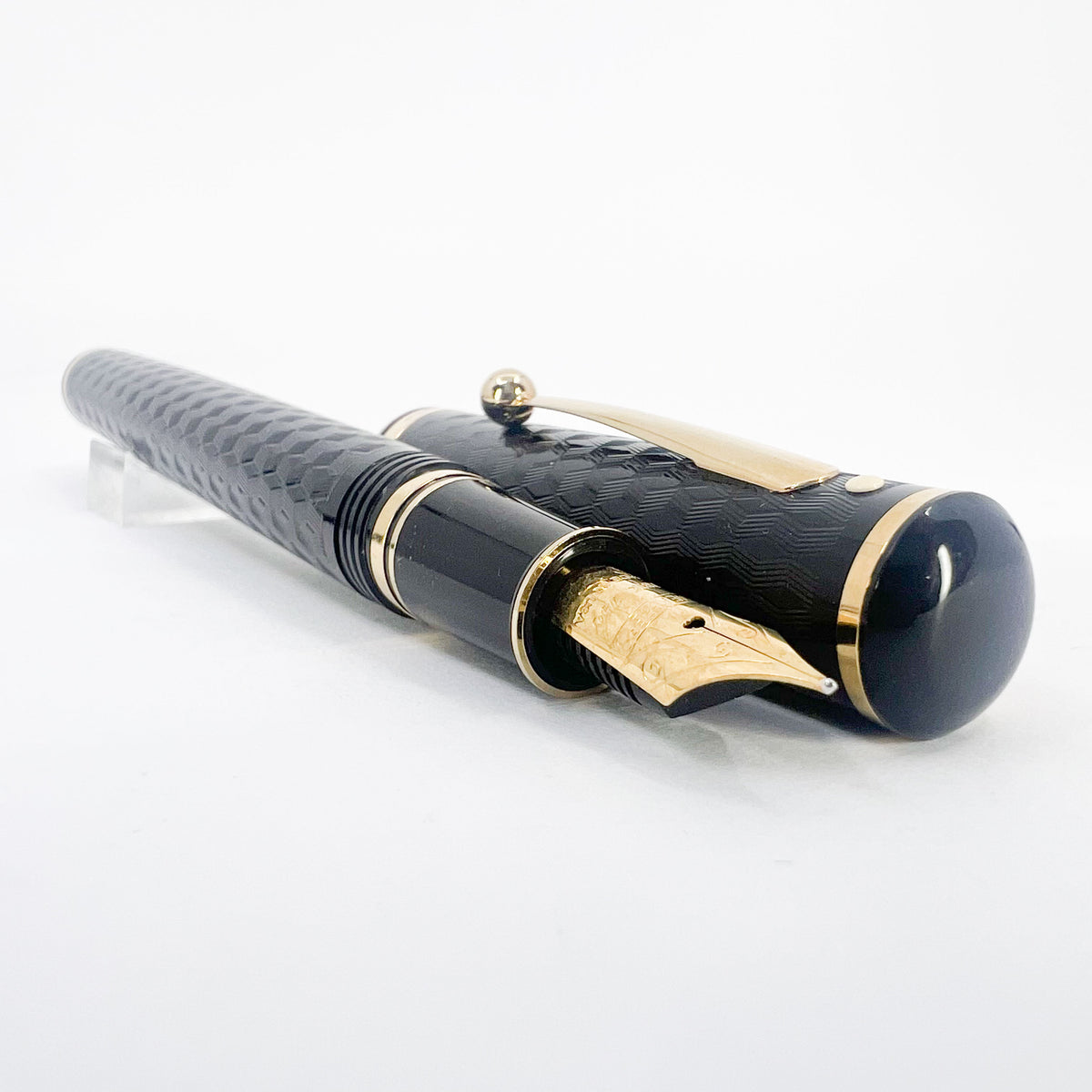 Sheaffer Connaisseur Black Chased Etched Design Fountain Pen - Medium 18kt Gold  Nib - Scarce!