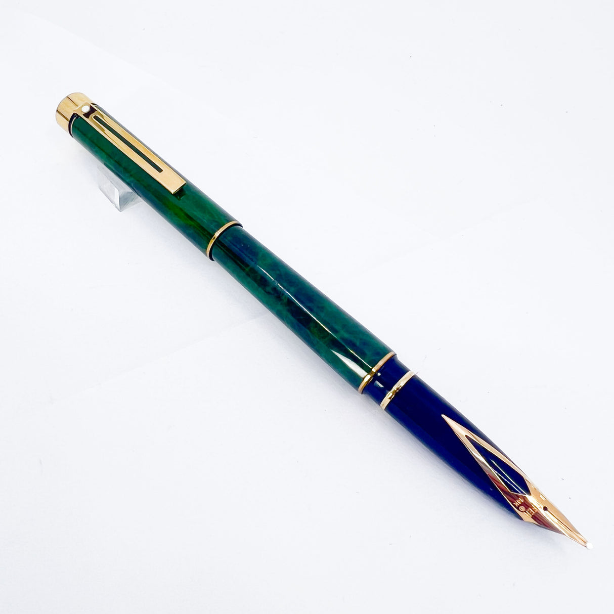 Sheaffer Full Size Targa Marbled Green Ronce Lacque Fountain Pen - Broad 14kt Gold Nib