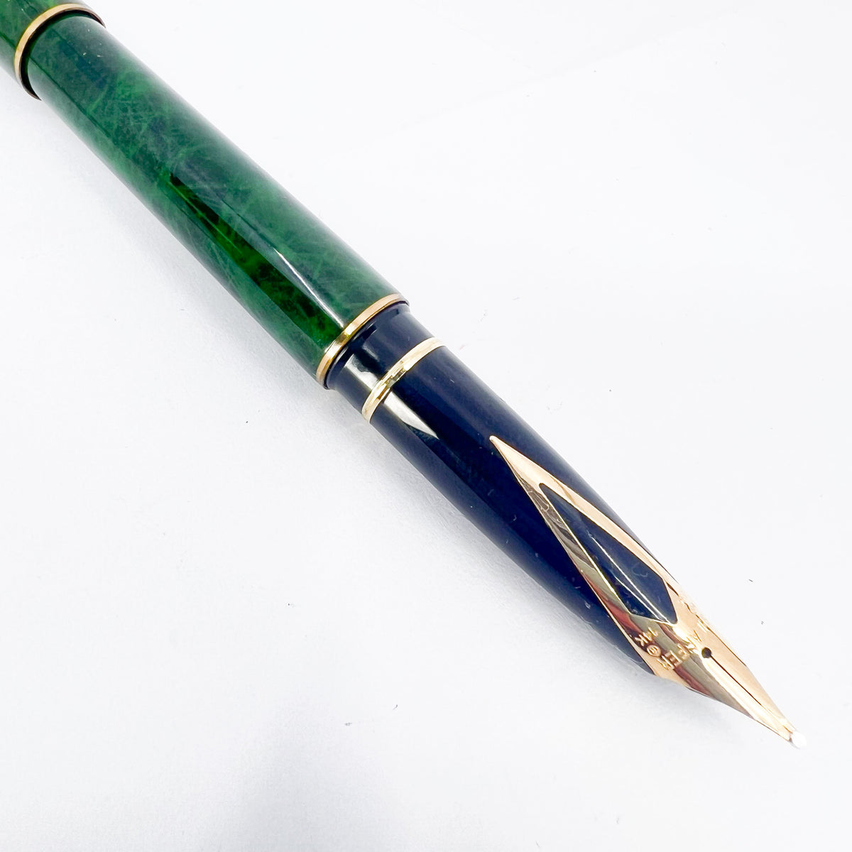 Sheaffer Full Size Targa Marbled Green Ronce Lacque Fountain Pen - Broad 14kt Gold Nib