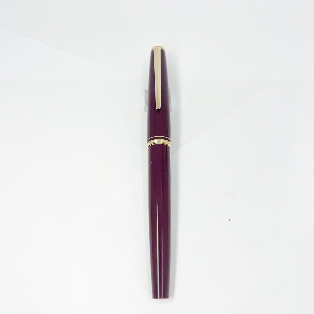 Montblanc Classic Style Bordeaux Resin Fountain Pen - Medium 14kt Gold Nib