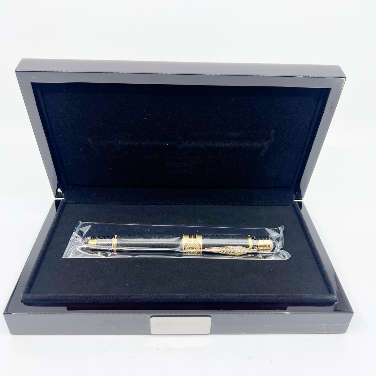 Montblanc 2019 Homage to Hadrian Patron of the Arts 4810 Limited Edition Fountain Pen - Medium 18kt Gold Nib2019