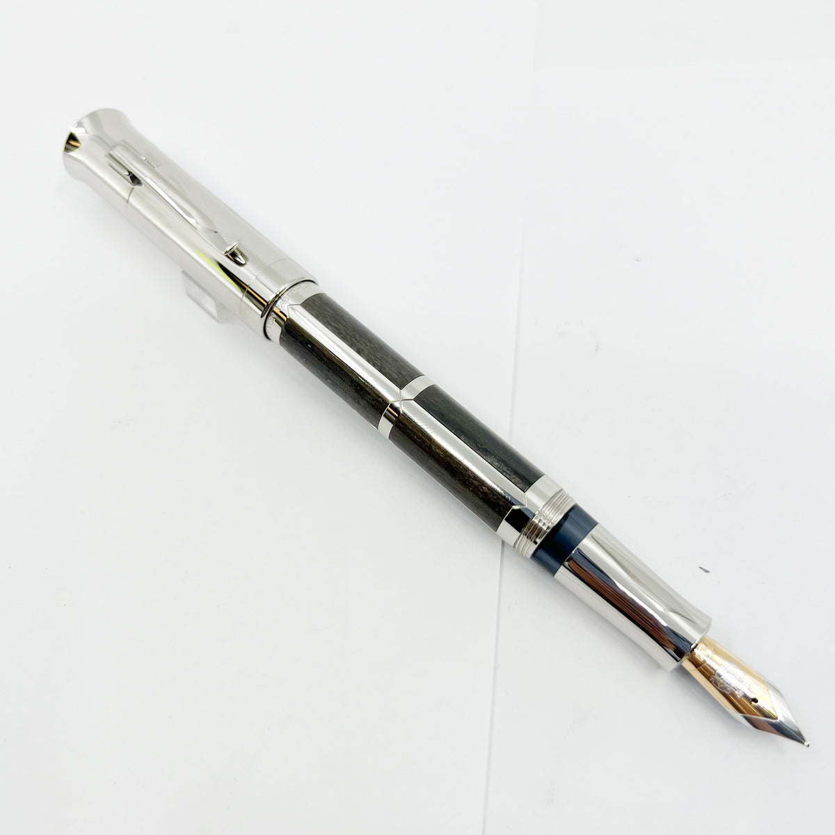 Graf von Faber Castell 2007 Gemstone (Petrified Wood) Pen of the Year Fountain Pen - Medium 18kt Gold Nib