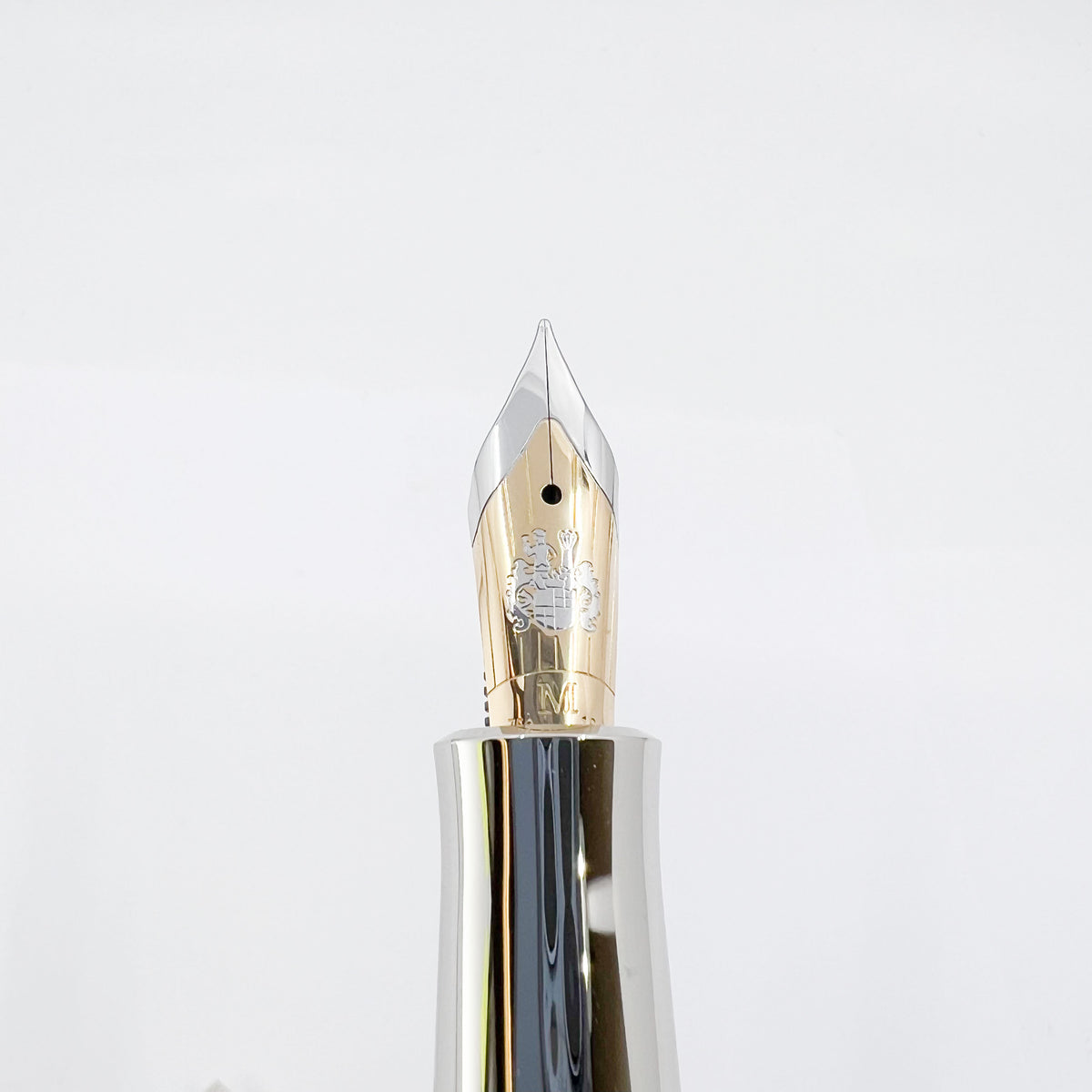 Graf von Faber Castell 2007 Gemstone (Petrified Wood) Pen of the Year Fountain Pen - Medium 18kt Gold Nib