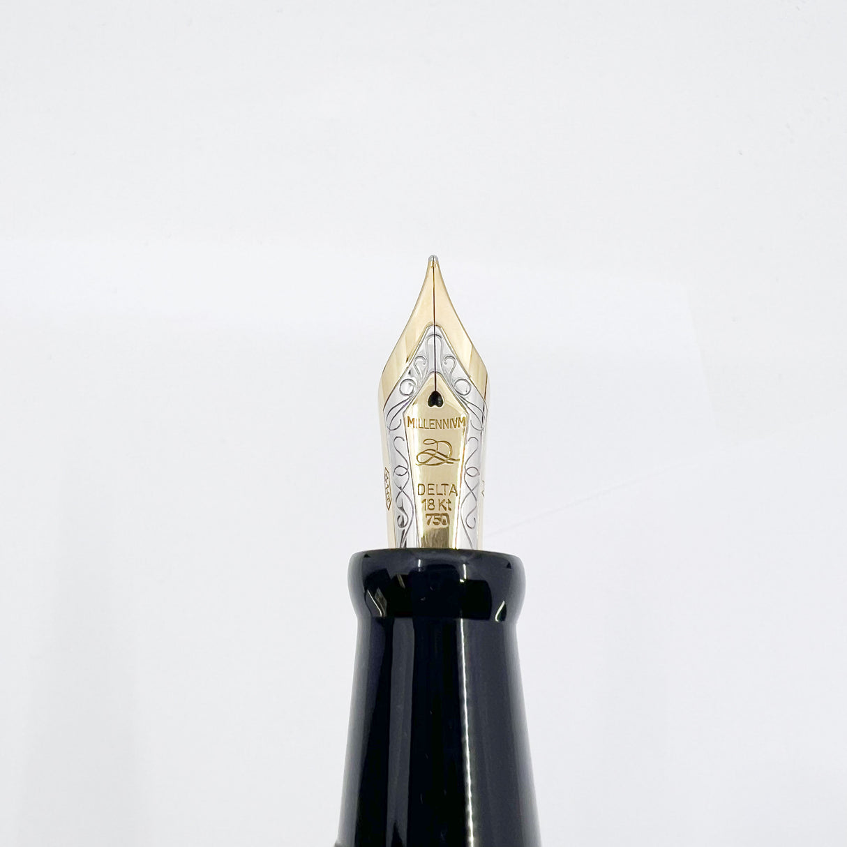 Delta Jubileum 2000 Sterling Silver Lever-Fill Limited Edition Fountain Pen - Medium 18kt Gold  Nib