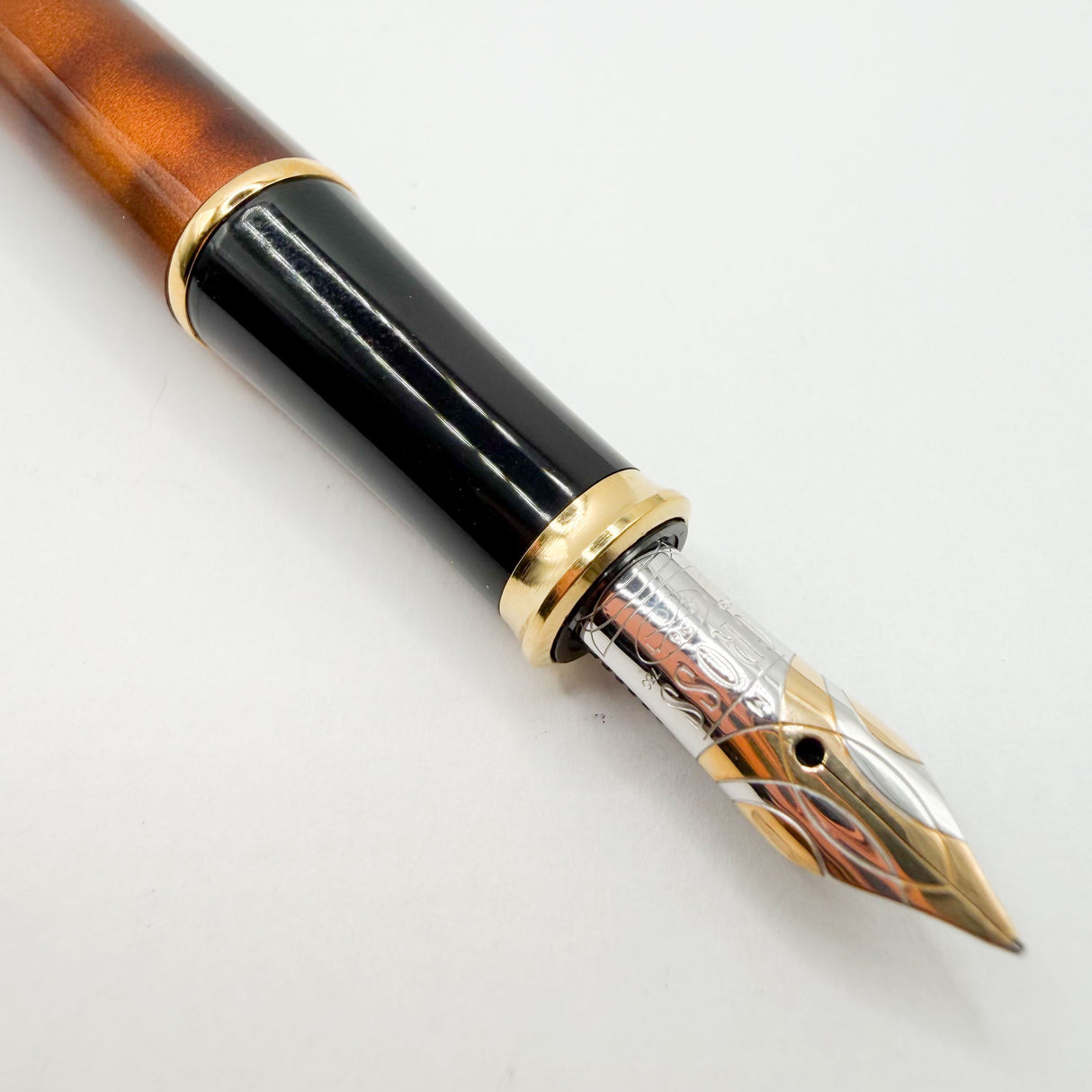 Cross Pinnacle Amber Marble Lacquer Fountain Pen -  Medium 18kt Gold Nib  -Scarce!