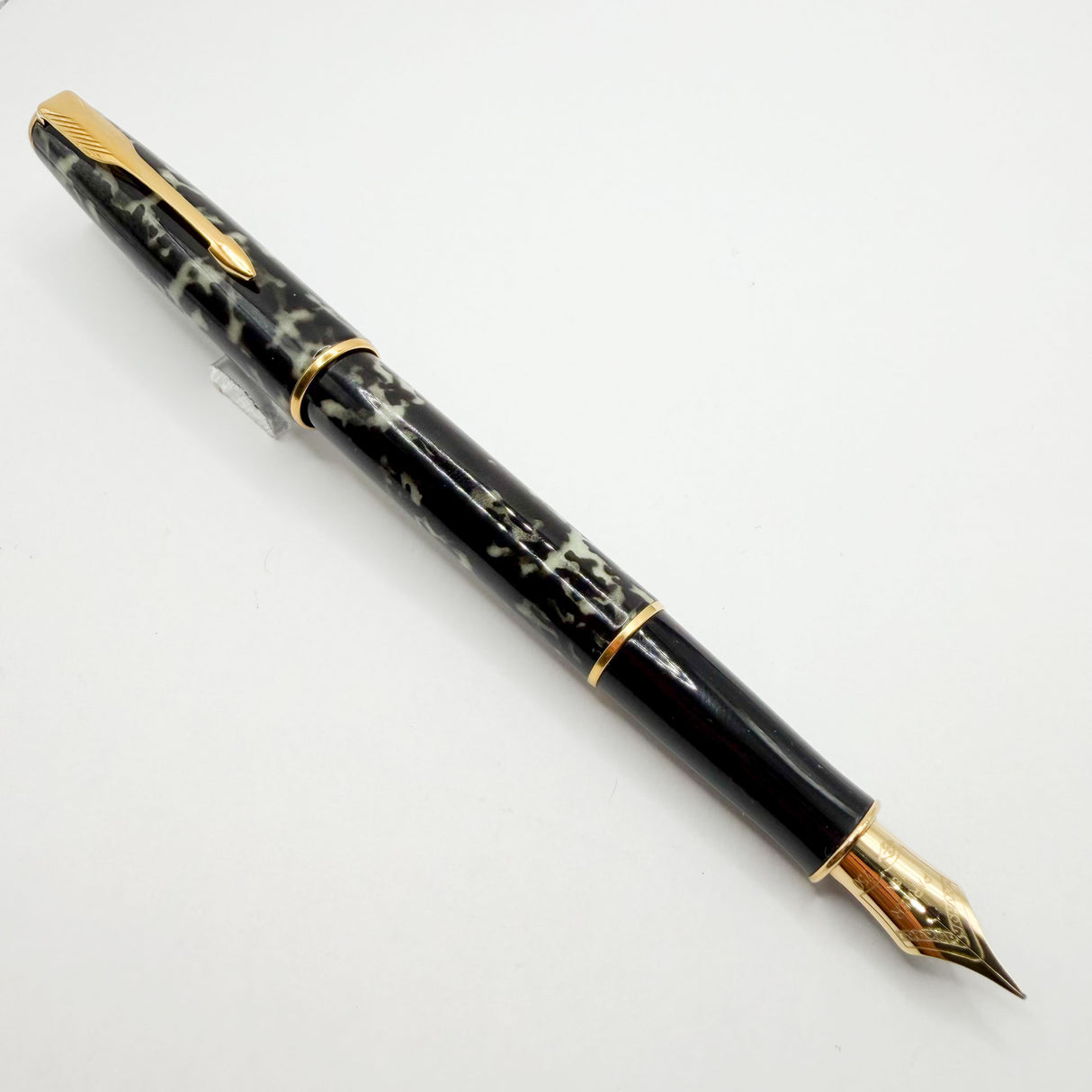 Parker Sonnet Moonbeam Lacque Marbled Charcoal/Ivory Fountain Pen -  Fine 18kt Gold Nib