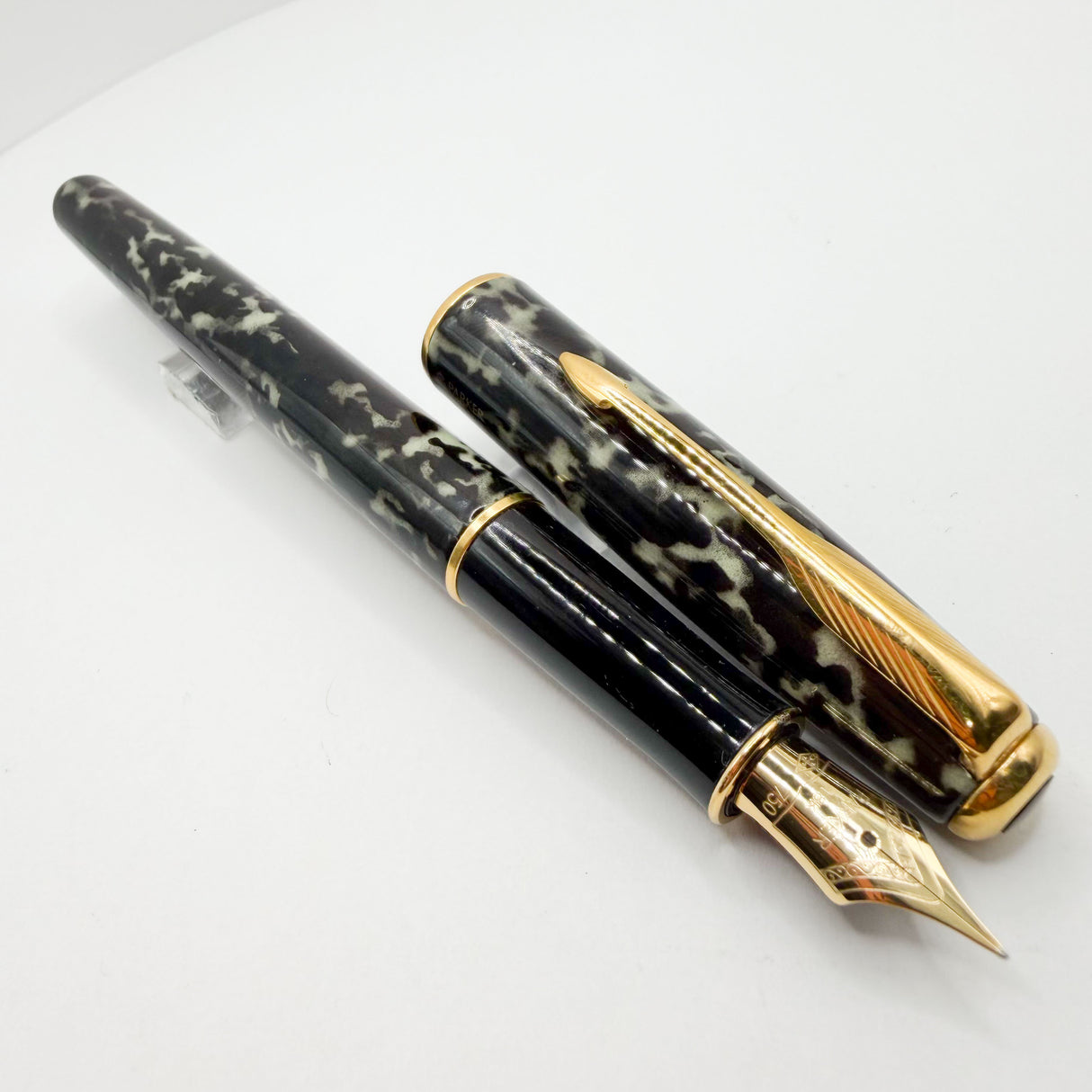 Parker Sonnet Moonbeam Lacque Marbled Charcoal/Ivory Fountain Pen -  Fine 18kt Gold Nib