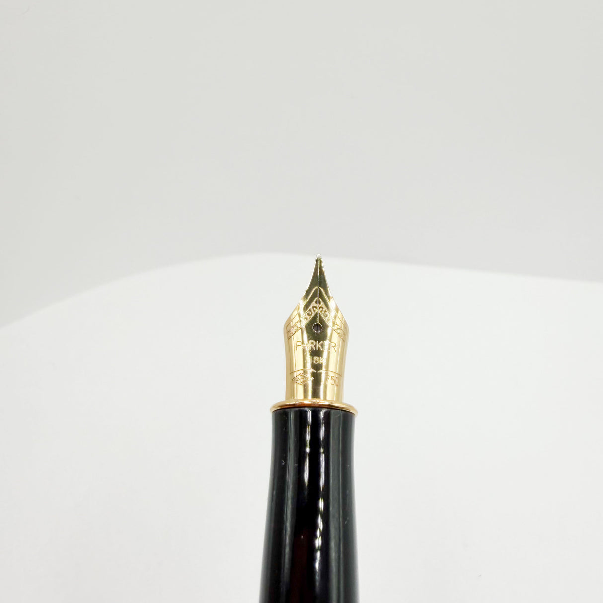 Parker Sonnet Moonbeam Lacque Marbled Charcoal/Ivory Fountain Pen -  Fine 18kt Gold Nib