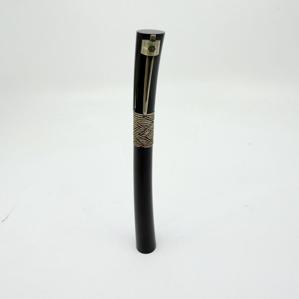 Waterman Black Serenite Fountain Pen - Medium 18kt Gold Nib