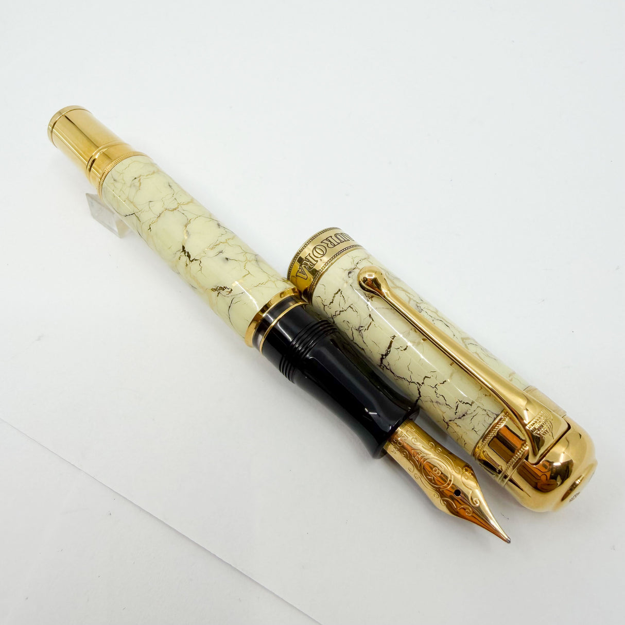 Aurora Jubileum 2000 Lacquered Limited Edition Fountain Pen - Medium 18 Kt Gold Nib