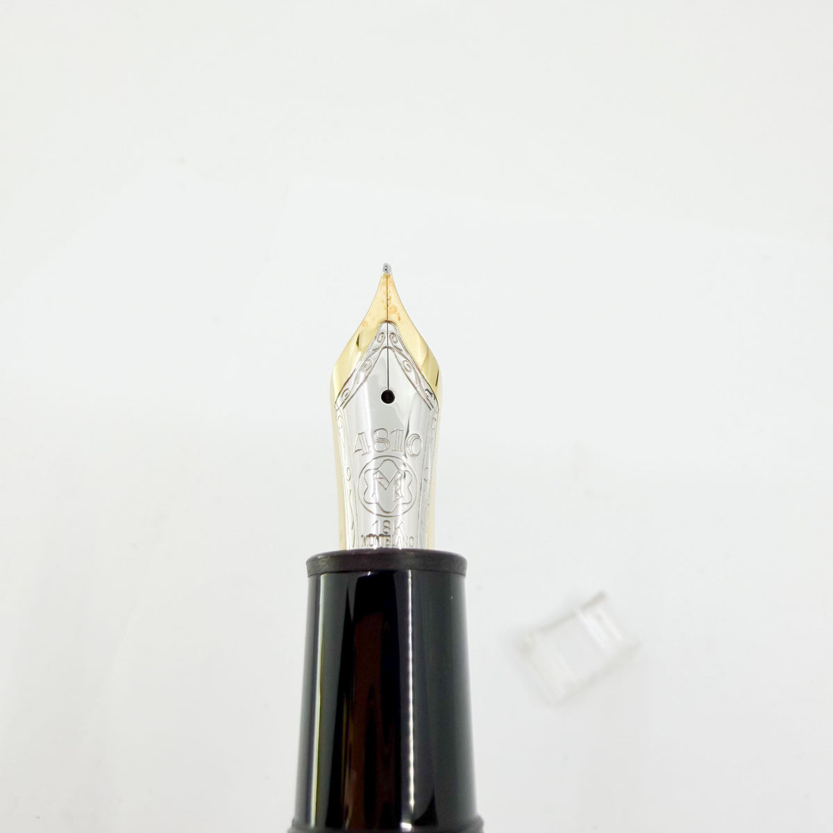 Montblanc Meisterstuck Solitaire  Le Grand 146 Black Resin & Gold Plated Striped Filigree Fountain Pen - Fine 18kt Gold Nib
