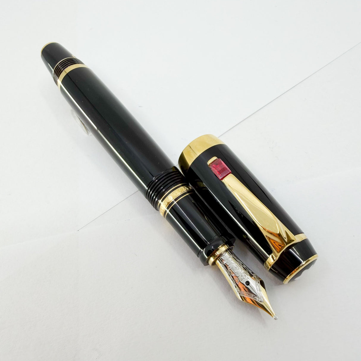 Montblanc Boheme Rouge - Black Resin Fountain Pen - Retractable  Medium 18kt Gold Nib