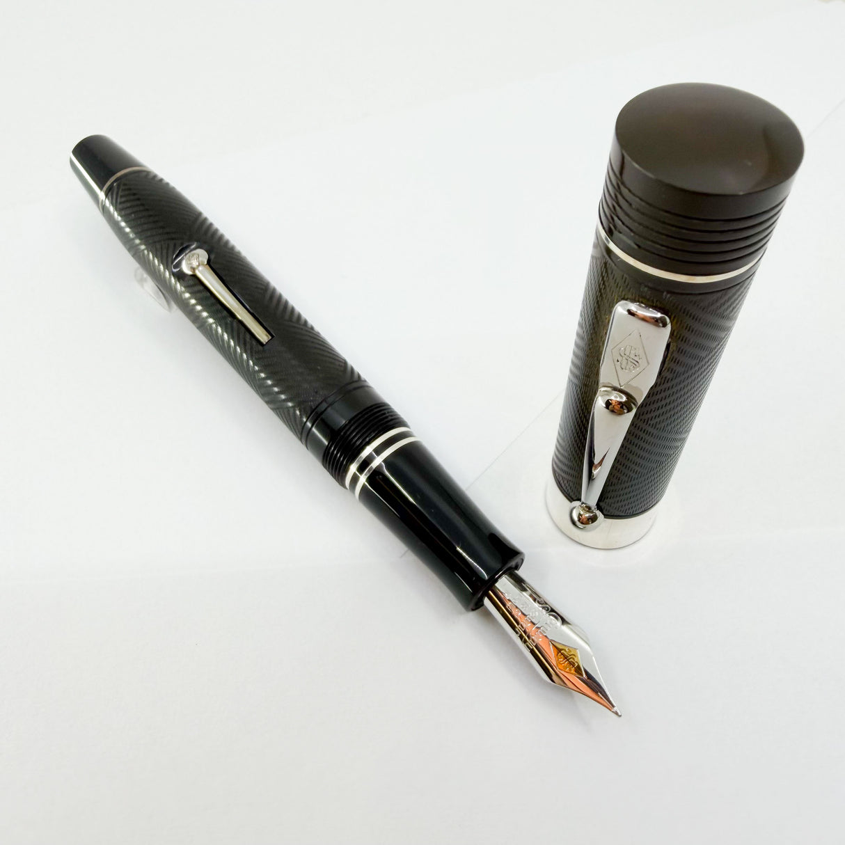 Conway Stewart Churchill Ebonite Collection - Alternating Diagonal Line Pattern Lever-Fill  Fountain Pen - Fine 18kt Gold Nib