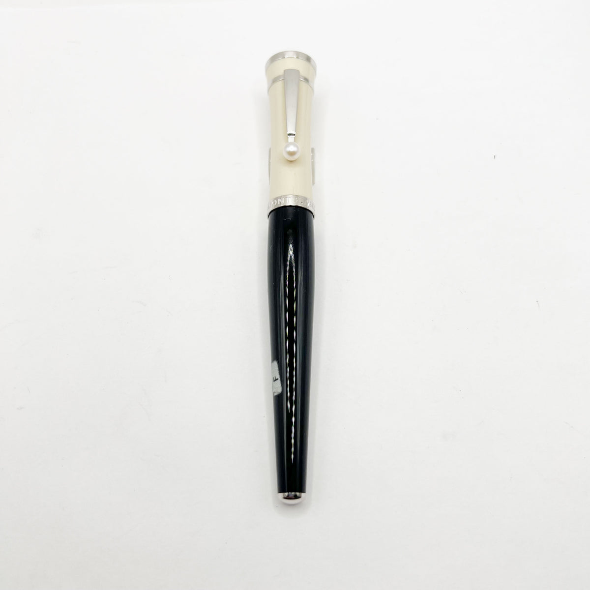 Montblanc Muses Series Greta Garbo Special Edition Fountain Pen - Fine 18kt Gold Nib