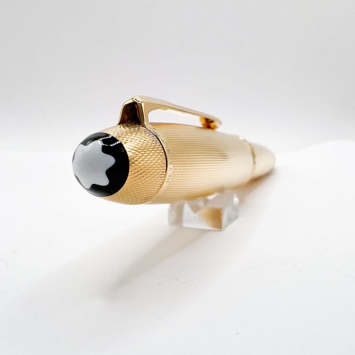 Montblanc Meisterstück Solitaire Le Grand Vermeil Barleycorn #146V Fountain Pen - Medium 18kt Gold Nib