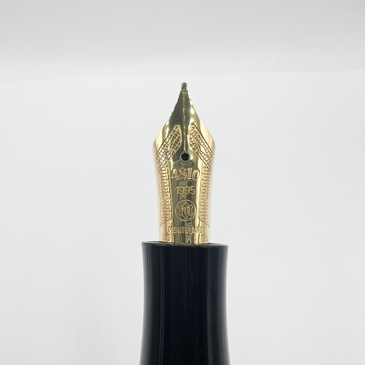Montblanc Voltaire Writers Series Limited Edition Fountain Pen - Medium 18kt Gold Nib