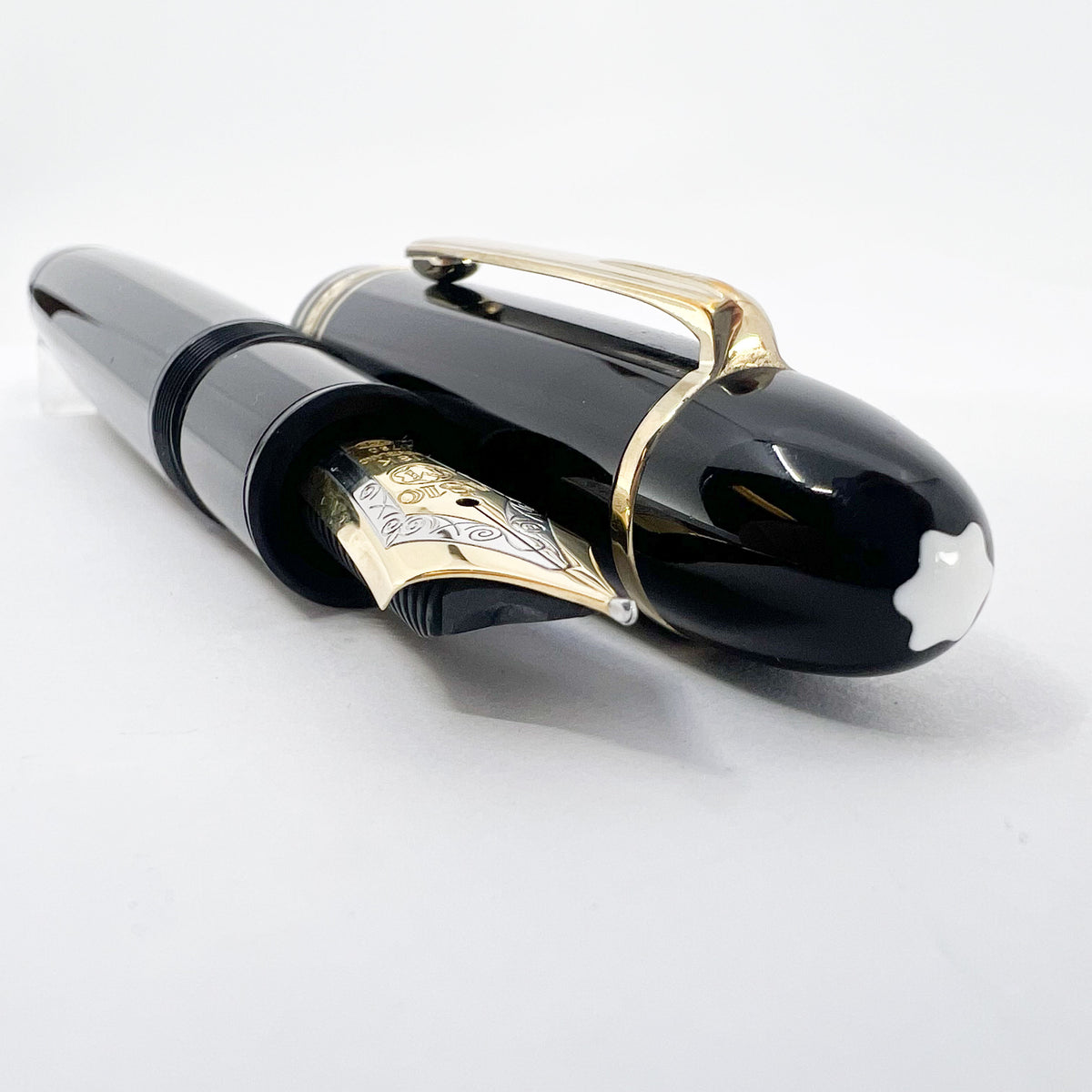 Montblanc Meisterstuck #149 (Largest) Black Resin  Fountain Pen   -  Semi-Flexible Medium 18kt Gold Nib