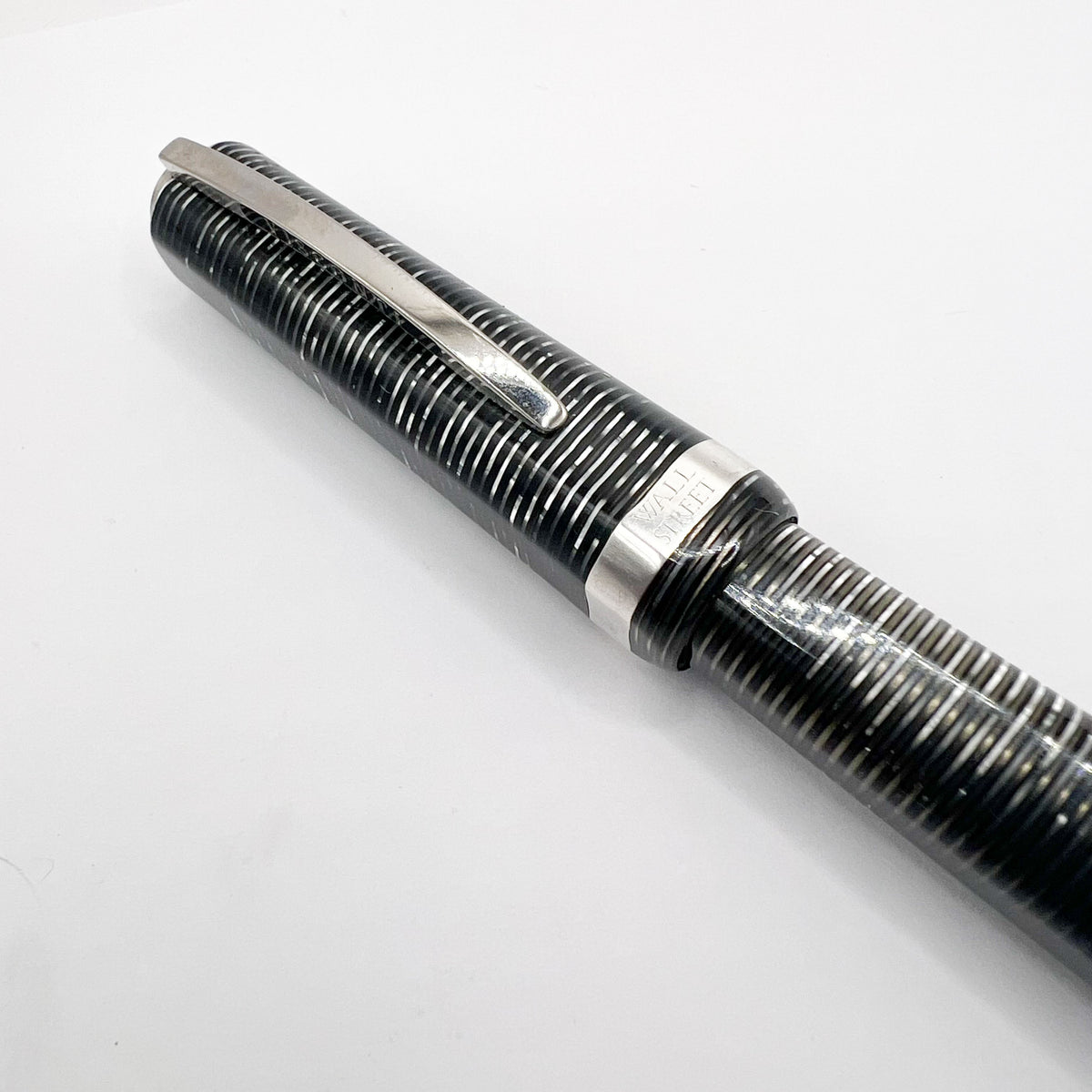 Visconti Oversized Wall Street Limited Edition Glittering Silver Gray Striped Celluloid Fountain Pen - Fine 18kt Gold Nib